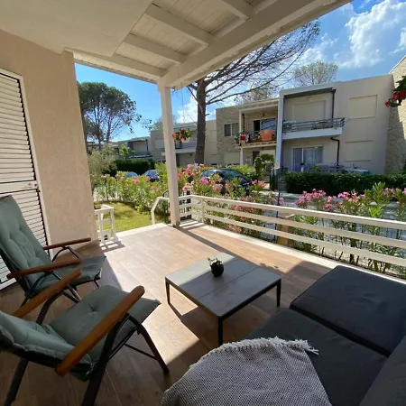 בית נופש Deja Blue House Bay Of Lalzi Gjiri Lalzit *